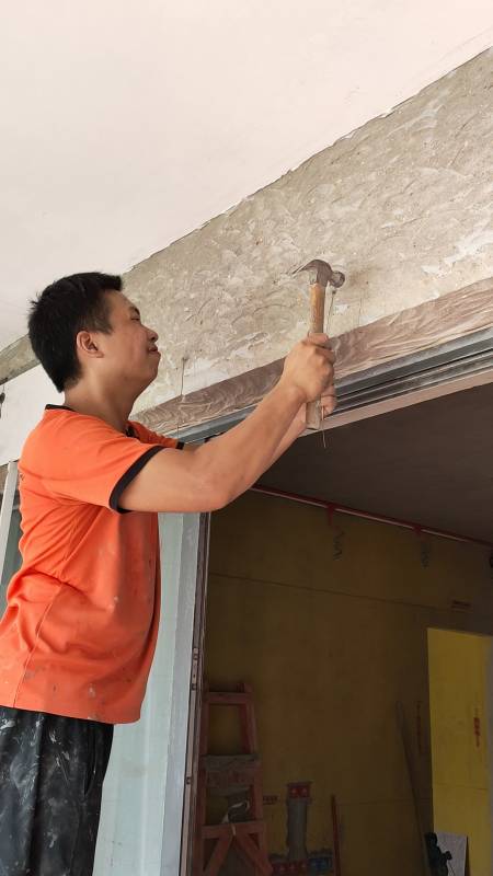 墙砖打孔后的地方怎么修补好看视频(墙砖打孔后的地方怎么修补好看视频教程)